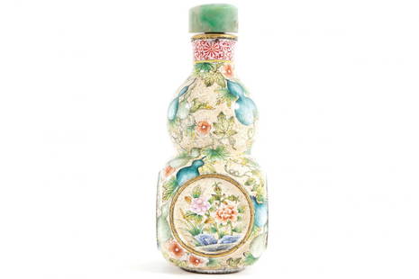 CHINESE QING PERIOD ENAMELLED SNUFF BOTTLE: CHINESE QING PERIOD ENAMELLED SNUFF BOTTLE with Qianlong four character mark to the base; probably Republic Provenance: Marie Beauvoir Collection Dimensions:9 cm. high; 3.5 cm. wide; 3.5 cm. deep