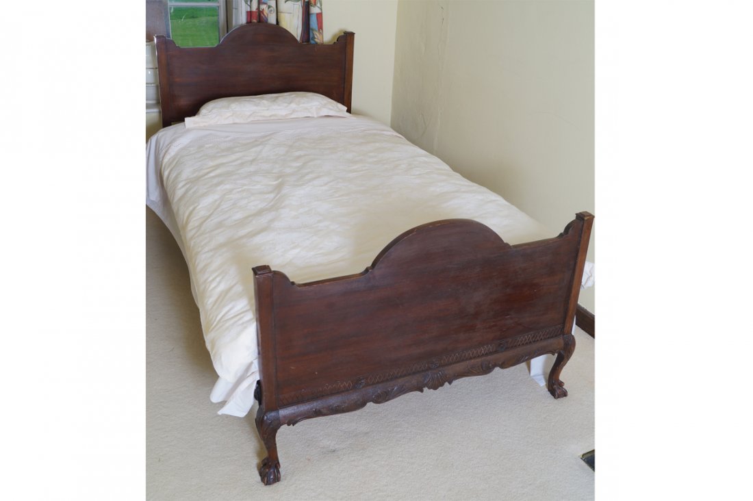 DUBLIN SCALLOP SHELL CARVED MAHOGANY FRAMED SINGLE BED: DUBLIN SCALLOP SHELL CARVED MAHOGANY FRAMED SINGLE BED complete with mattress Dimensions:107 cm. wide