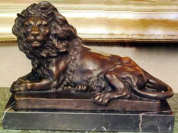 "AFRICAN LION" - Barye - Bronze Sculpture: "AFRICAN LION" - After Barye - Bronze Sculpture - Museum Brown Finish - 10"Hx12"Wx7"D - LOST WAX CAST BRONZE - MOUNTED ON A MARBLE BASE - MUSEUM QUALITY