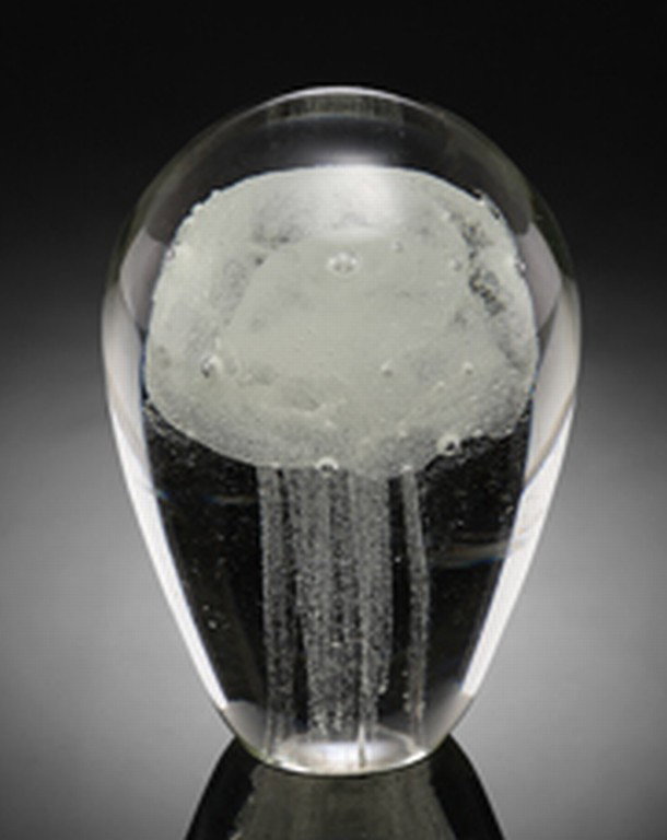 ART GLASS WHITE JELLYFISH GLOW IN THE DARK : BEAUTIFUL WHITE ART GLASS JELLYFISH - GLOW IN THE DARK - 5.5"H 3.5"D - HAND CRAFTED