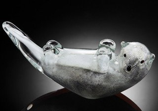 ART GLASS SEA OTTER: ART GLASS SEA OTTER - 3.5"H X 8.5"W X 3"D - HAND CRAFTED