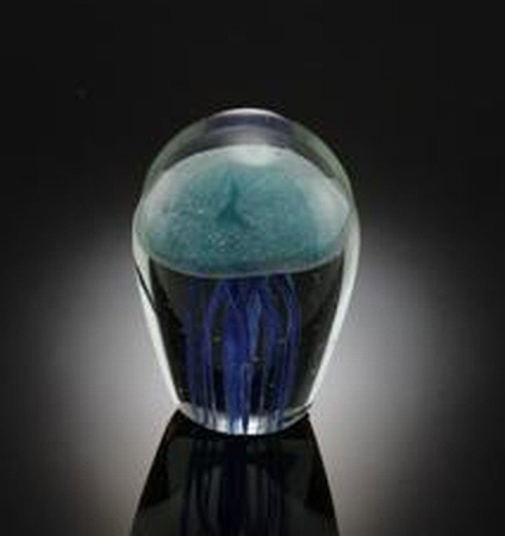 ART GLASS BLUE JELLYFISH GLOW IN THE DARK : BEAUTIFUL BLUE ART GLASS JELLYFISH - GLOW IN THE DARK - 4.5"H - HAND CRAFTED