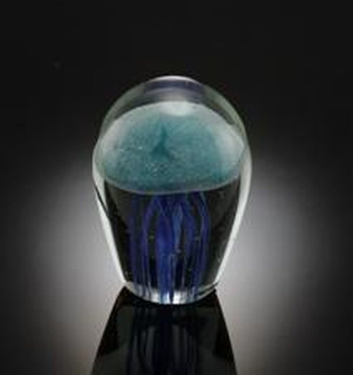 ART GLASS BLUE JELLYFISH GLOW IN THE DARK : BEAUTIFUL BLUE ART GLASS JELLYFISH - GLOW IN THE DARK - 4.5"H - HAND CRAFTED