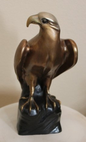 "AMERICAN FREEDOM" EAGLE BRONZE SCULPTURE: BRONZE SCULPTURE - VERY GOOD DETAIL - MUSEUM BROWN PATINA WITH POLISHED BRONZE AND GOLDEN HIGHLIGHTS - MINT CONDITION - APPROX. 15"H X 7"W X 8"D