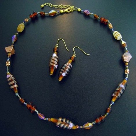 ARTISAN GLASS NECKLACE & EARRING SET: ARTISAN GLASS FASHION NECKLACE & EARRING SET - SETTING STYLE: ARTISAN GLASS, BEAD & STONE SINGLE STRAND NECKLACE SIZE: 20" TO 23" WITH EXTENSION EARRING: FRENCH WIRE HOOPS 2" LENGTH