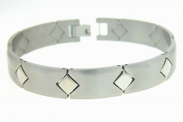 MEN'S TITANIUM DIAMOND LINK BRACELET: MEN'S TITANIUM DIAMOND LINK BRACELET - AIRCRAFT GRADE 6AL - 4V TITANIUM - DYNAMIC MATTE FINISH & HIGH - POLISHED INTERLOCKING LINKS - CAM & PIN CONNECTED ARCED LINKS - FOLD OVER LOCKING CLASP