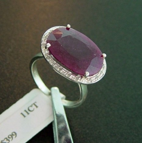 11 CTW. RUBY & DIAMOND RING - STERLING: 11 CTW. GENUINE RUBY AND DIAMOND RING IN STERLING SILVER - FACETED OVAL CUT RED WINE RUBY WITH GENUINE NATURAL DIAMOND ACCENT POINTS - METAL STAMP: .925 - NO TARNISH RHODIUM PLATINUM FINISH