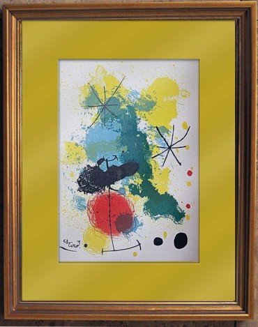 MIRO 1964 ORIGINAL LTD. ED. LITHOGRAPH: JOAN MIRO ORIGINAL LITHOGRAPH - ON VELIN D' ARCHES WOVE PAPER - PRINTED IN 1964 BY THE LEGENDARY ATELIER FERNAND MOURLOT, MOURLOT FRERES, PARIS FRANCE - ISSUED IN A LIMITED EDITION OF 2000 - SIGNED IN