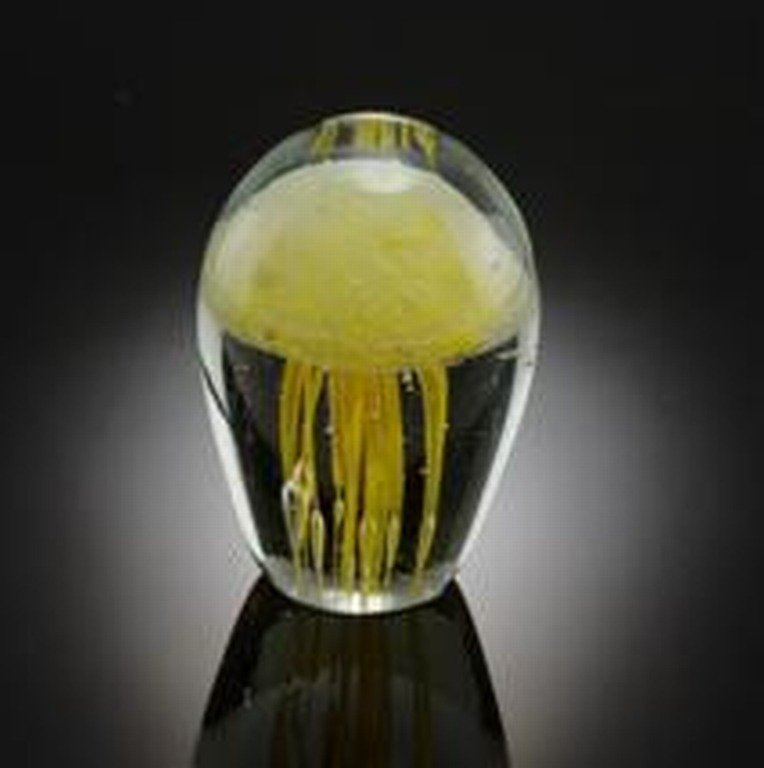 ART GLASS YELLOW JELLYFISH : BEAUTIFUL YELLOW ART GLASS JELLYFISH - 4.5"H - HAND CRAFTED - EACH PIECE IS MADE BY HAND THEREFOR THERE MAY BE SLIGHT VARIATIONS WITHIN EACH INDIVIDUAL PIECE