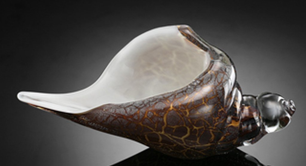 ART GLASS CONCH SHELL : BEAUTIFUL ART GLASS CONCH SHELL - 4"H 8.5"W 3.5"D - HAND CRAFTED