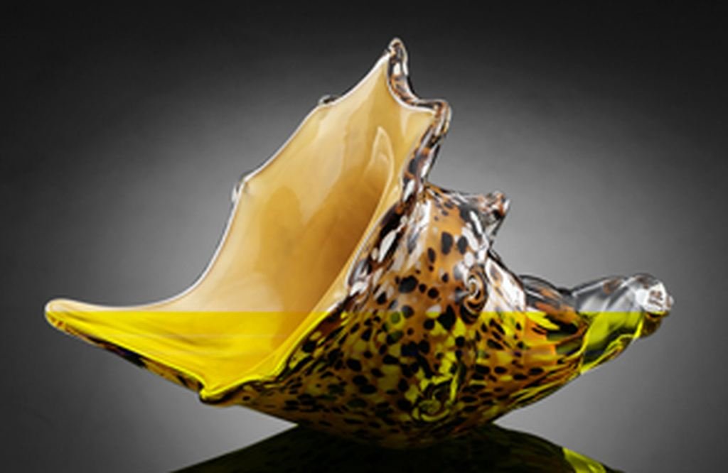 ART GLASS MUREX SHELL : BEAUTIFUL ART GLASS MUREX SHELL - 5"H 8.5"W 6"D - HAND CRAFTED