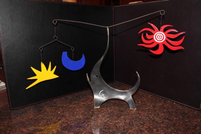 CALDER "L' ELEPHANT NOIR" STANDING MOBILE: ALEXANDER CALDER "L' ELEPHANT NOIR" (THE BLACK ELEPHANT) NUMBERED LIMITED EDITION BRONZE BLACK PATINA HAND PAINTED STANDING MOBILE - PUBLISHED BY GEORGES GORDON CALDER AIRPLANE PROJECTS INC., COLD SPR