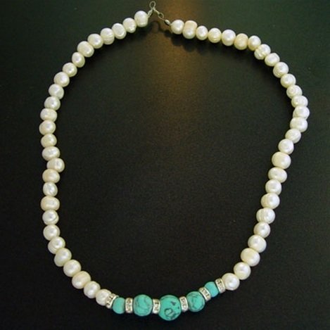 18" WHITE PEARL & TURQUOISE MAGNESITE NECKLACE: 18" GENUINE WHITE CULTURED PEARL & TURQUOISE MAGNESITE NECKLACE - SIZE: 7 TO 8 MM - GEM TYPE: 5 TURQUOISE MAGNESITE BEADSGEM SIZE: 10 - 5 MM - LENGTH: 18"