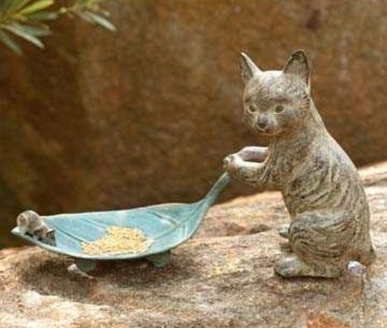 CAT AND LEAF BIRD FEEDER: 10"H 15.5"W 6"D - Cast Iron Bird Feeder