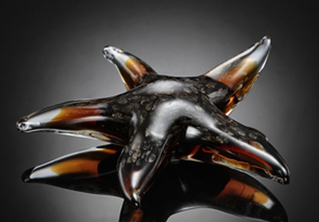 ART GLASS STARFISH : BEAUTIFUL ART GLASS STARFISH - 2"H 7"W 7"D - HAND CRAFTED - EACH PIECE IS MADE BY HAND THEREFOR THERE MAY BE SLIGHT VARIATIONS WITHIN EACH INDIVIDUAL PIECE