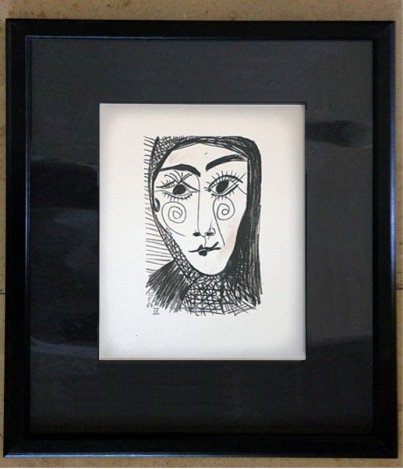 PICASSO 1970 "LE GOUT DE BONHEUR" LITHOGRAPH - UNFRAMED: THIS PICASSO "LE GOUT DE BONHEUR" LITHOGRAPH WAS PRINTED IN 1970 BY GUENTHER DIETZ IN MUNICH AND UNDER THE DIRECT SUPERVISION OF PICASSO. THE UNIQUE PROCESS UTILIZED TO PRODUCE THIS PIECE EMPLOYED TRA