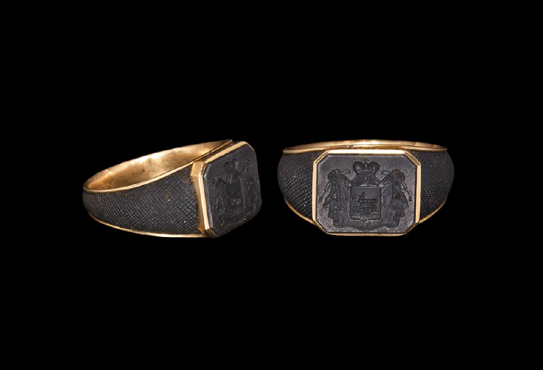 Post Medieval Gold Heraldic Mourning Ring (1 of 1)