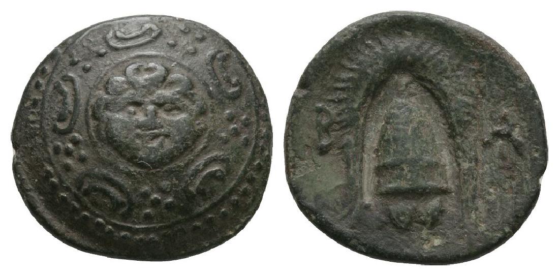 Macedonia - Alexander III - Shield Half Unit: 288-277 BC. Interregnum period. Obv: Macedonian shield with head of gorgoneion in the centre, surrounded by five double crescents with five dots between them. Rev: B-A to left and right of helmet with