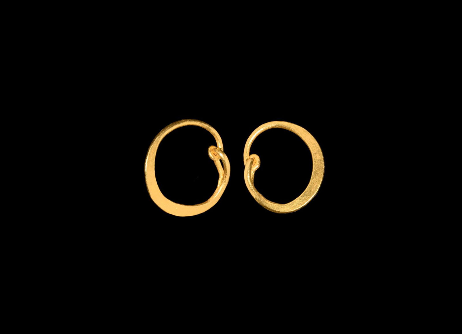 Roman Gold Earring Pair (1 of 1)