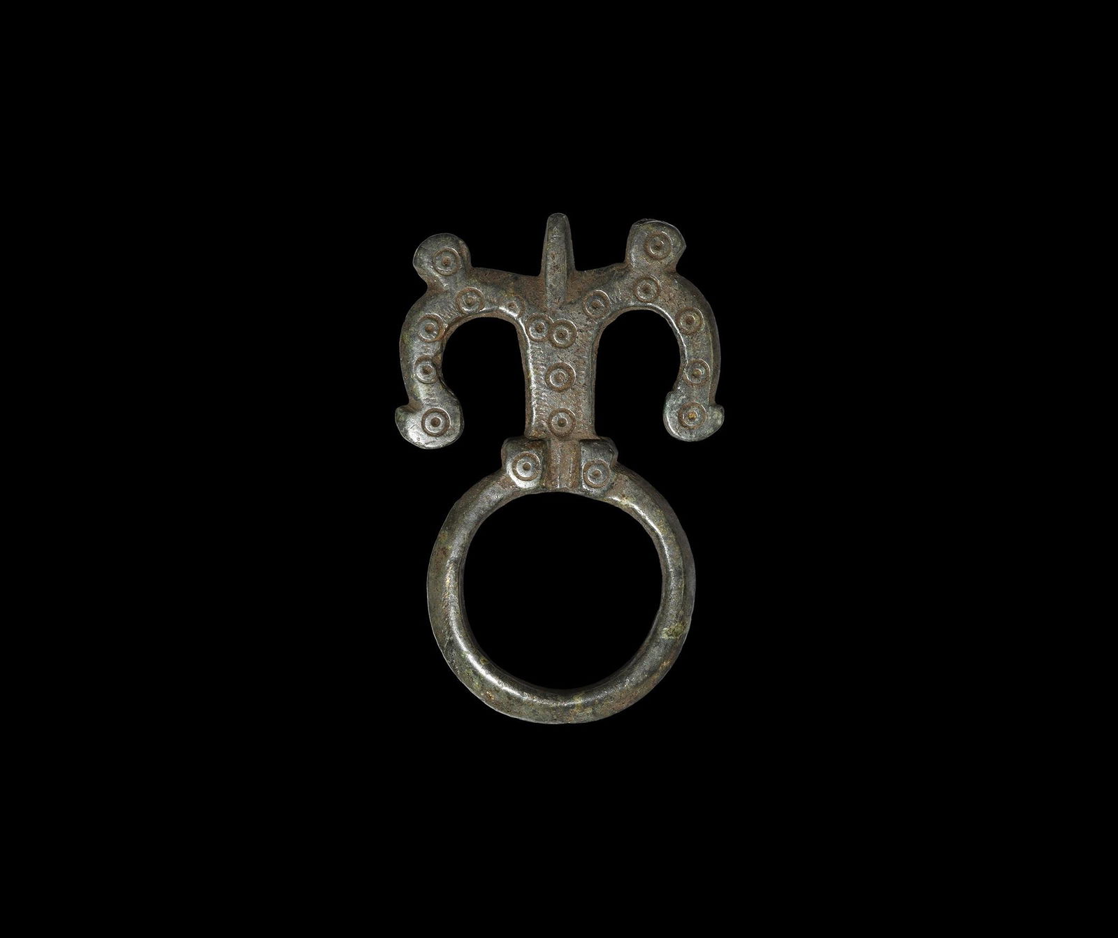 Late Roman Ring with Stylised Horse-Heads (1 of 1)