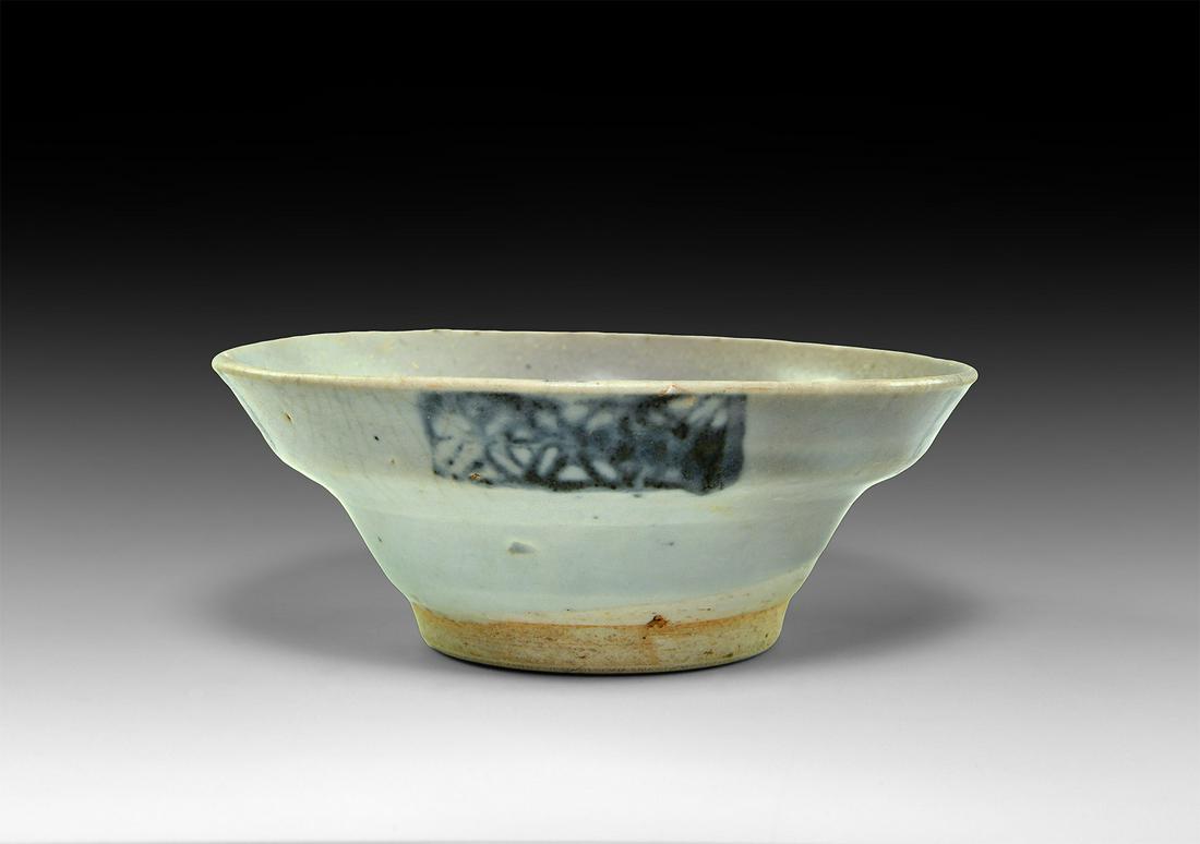 Large Chinese Ming Dish with Floral Motifs (1 of 1)