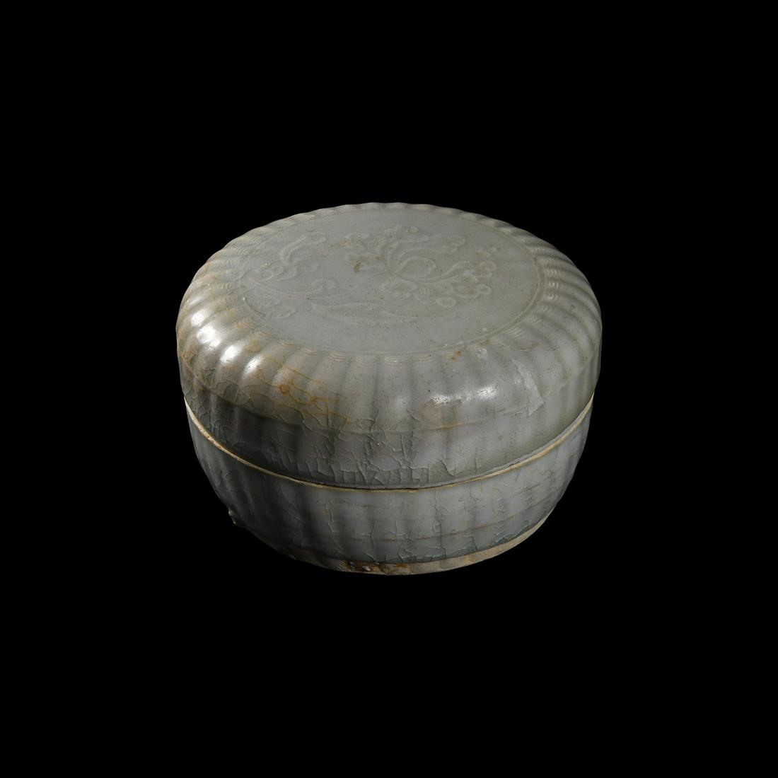 Large Chinese Song Celadon Ware Box and Lid (1 of 1)