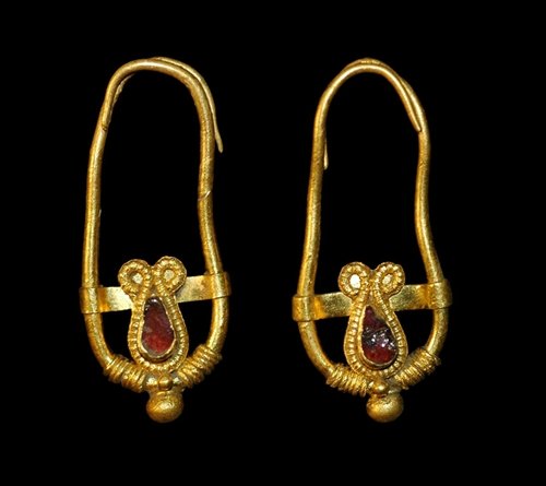 Hellenistic - Gold Earrings with Garnet Stones: Circa 1st century BC. A pair of fine gold earrings each formed of a gold wire hoop, ornamented with applied wire and a pellet below; the central motif of a piriform gold cell supported upon a cross pl