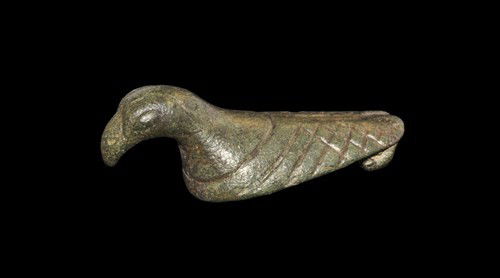 Romano-British Eagle Brooch: Circa 2nd century AD. A cast bronze plate brooch in the form of an eagle modelled in the round, with sharply curved beak and lentoid eyes, feather detailing on the body. Bronze, 15 grams, 45 mm. Priva