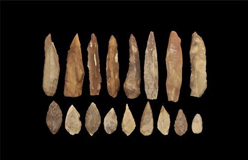 Stone Age Neolithic Sahara Arrowhead and Blade Group: Circa 5,000 to 3,000 BC. A mixed group of stone blades and arrowheads comprising: eight long lanceolate bifacial scrapers in reddish-grey fabric; nine lanceolate arrowheads in grey-cream fabric. Stone