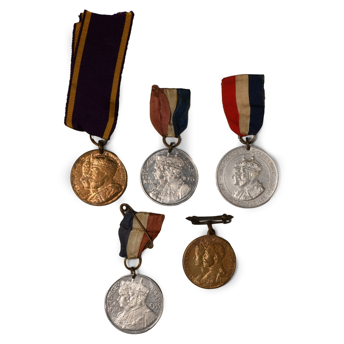 Great Britain. George V and Queen Mary, Jubilee Medal Group.: 1910-1935.. Comprising: three medals commemorating the silver jubilee of George V and Queen Mary; two medals commemorating their coronation in 1911. 53.29gr total, 44-53 mm excluding ribbons (). Acqui