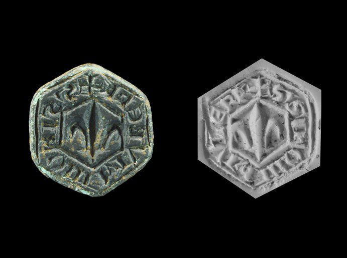 Medieval Bronze 'Simon (of) Highbury' Hexagonal Seal Ma: 14th century AD. An hexagonal cast bronze seal matrix depicting a large fleur device with inscription +S'SIMONIhIVBERI' in Roman letters for 'Seal of Simon (of) Highbury'. 8.48 grams, 22 mm (3/4"). Fo