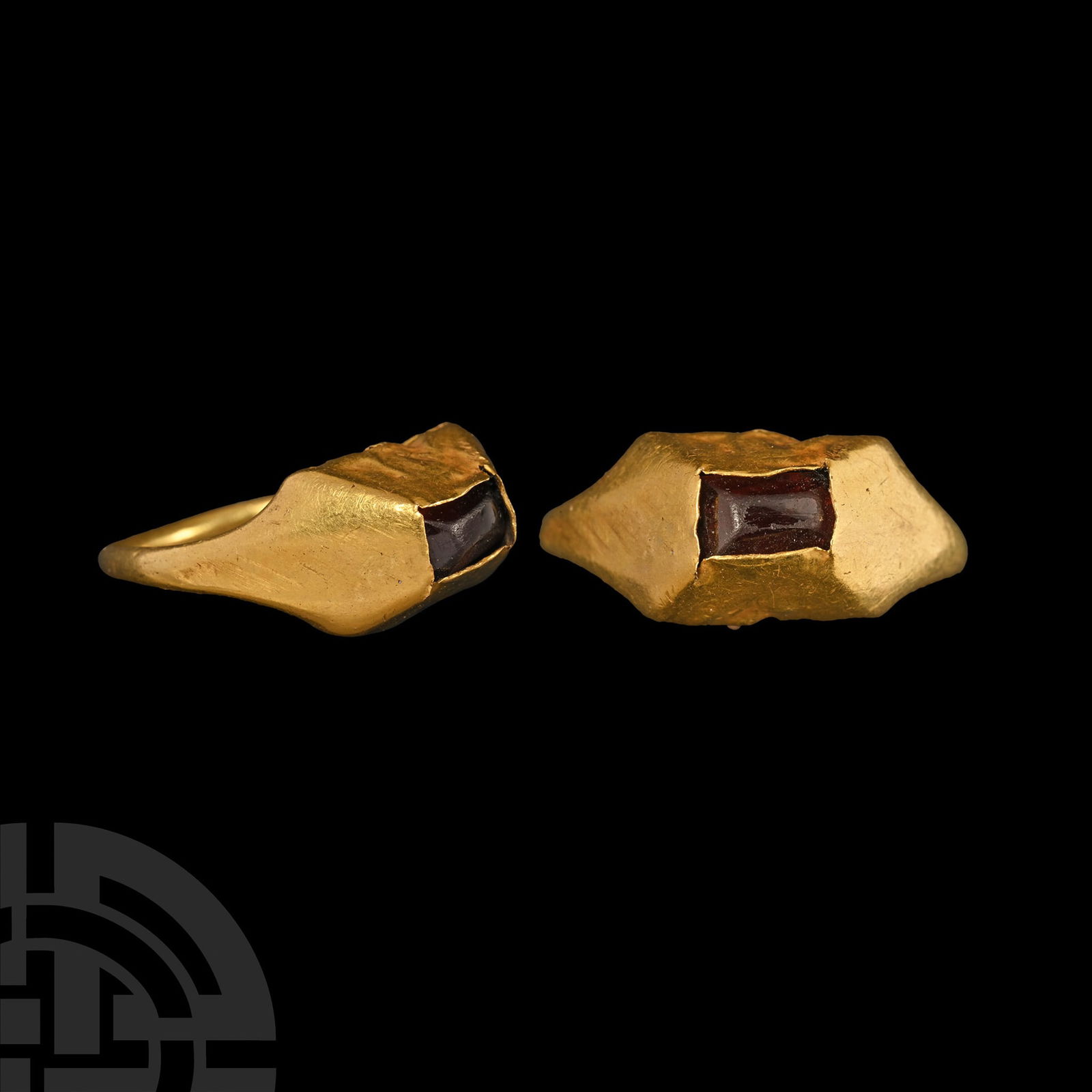 Medieval Gold Ring with Garnet Cabochon (1 of 1)