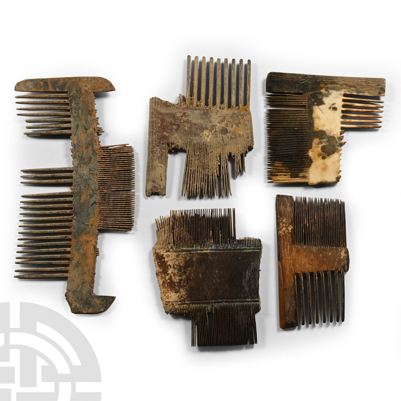 Medieval 'Thames' Bone Comb Collection: 14th-16th century A.D. Including double-sided bone combs with fine-cut teeth, horn comb and other types. 40 grams total, 5.5-10.8 cm (2 1/8 - 4 1/4 in.). [5, No Reserve] Found whilst mudlarking on the