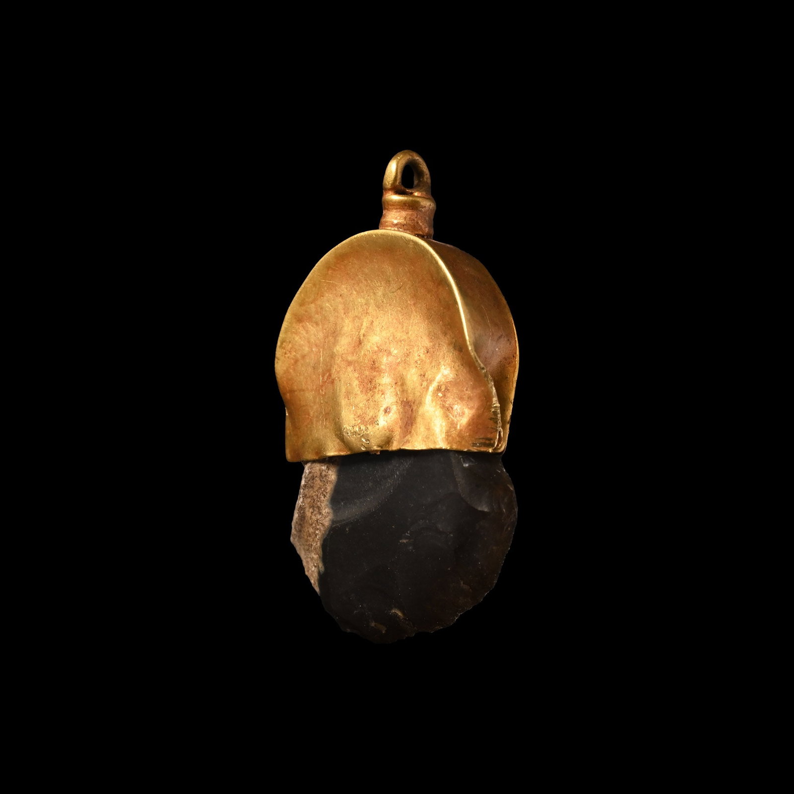 Viking Age Gold Elfshot Pendant: 9th-11th century A.D. or earlier Comprising a D-shaped gold cap with integral loop above, inset knapped flint blade. 3.41 grams, 27 mm (1 1/8 in.). Acquired 1980-2015. Ex Abelita family collection. Th