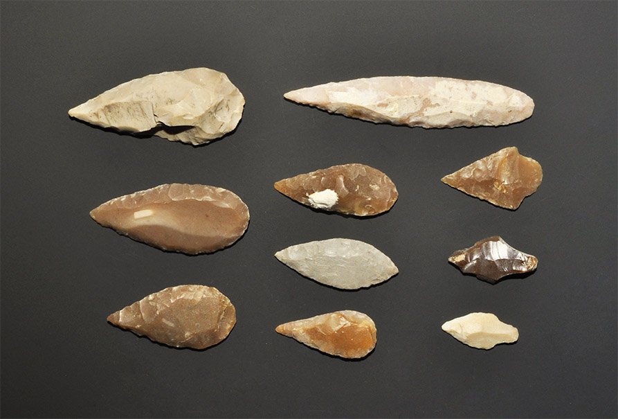 Stone Age Stone Arrow Head Group: 5th-3rd millennium BC. A mixed group of chert arrowheads comprising: leaf-shaped and barbed-and-tanged. Ex Hiller collection, Essex, UK; acquired in the 1950s-1960s. 45 grams, 22-69 mm (1 - 2 1/2"). [