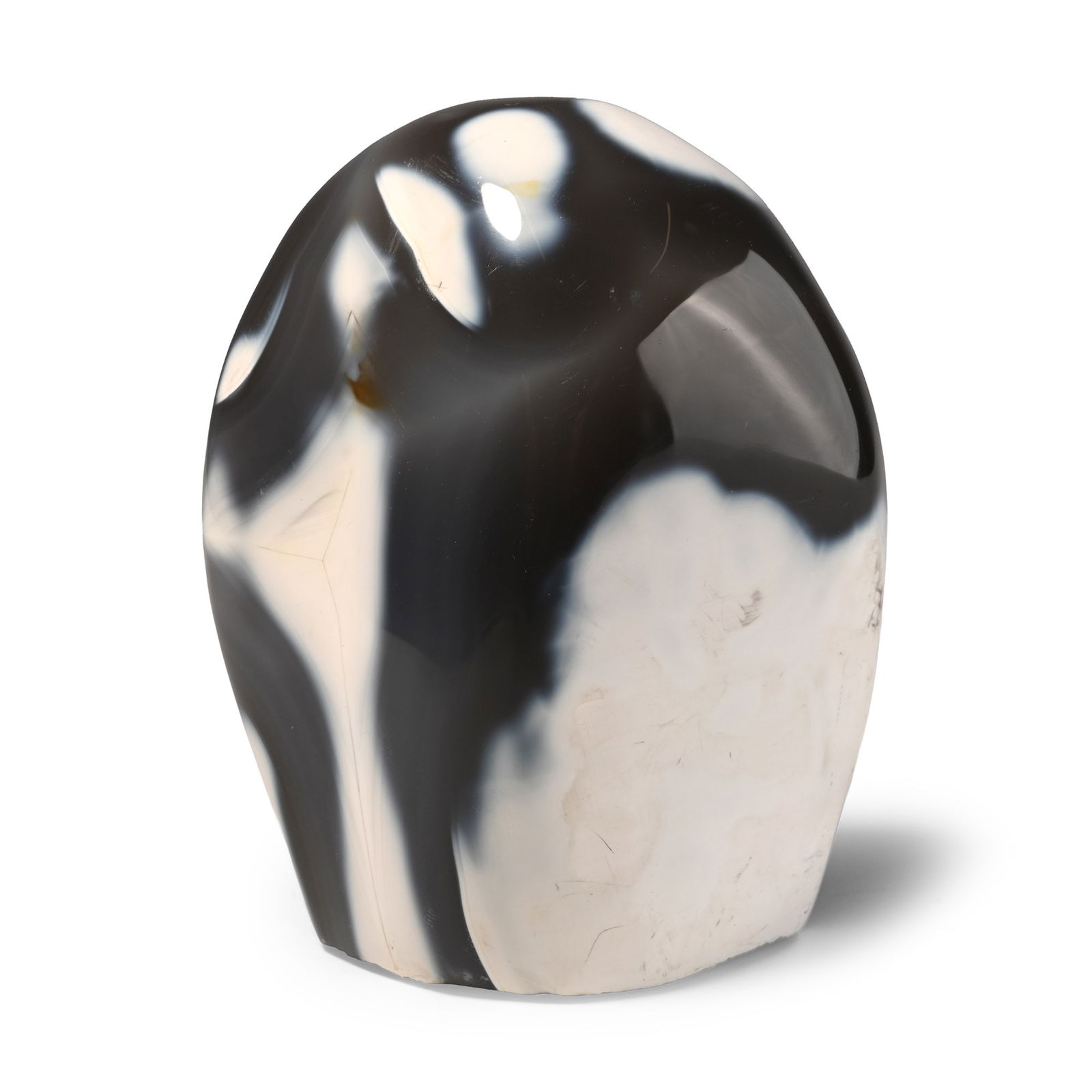 Polished 'Orca' Agate Paperweight: A freestanding display, polished to enhance the mimicking patterns and colours of an orca. 778 grams, 10 cm (4 in.). [No Reserve] From a Cambridgeshire, UK, collection. TimeLine Auctions follows a rig