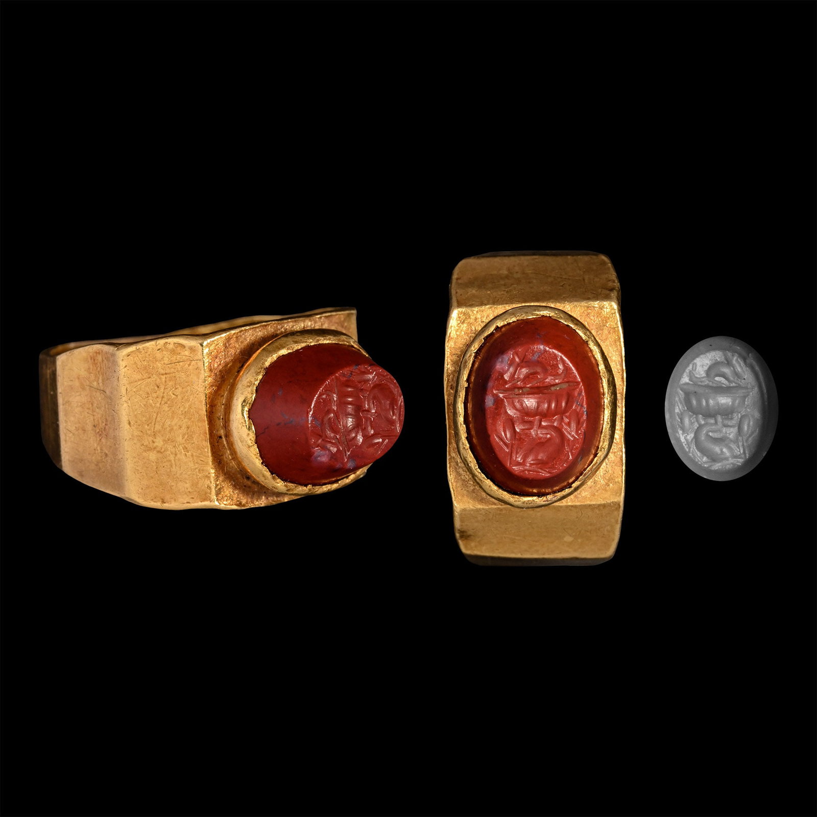 Roman Gold Ring with Jasper Gemstone of Fountain and Dolphin (1 of 1)