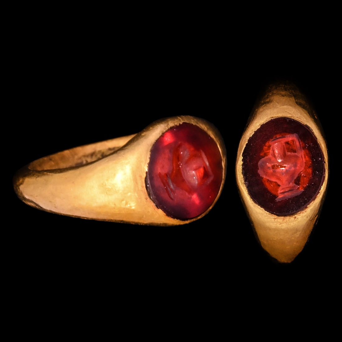 Roman Gold Child's Ring with Garnet Ewer Gemstone (1 of 1)