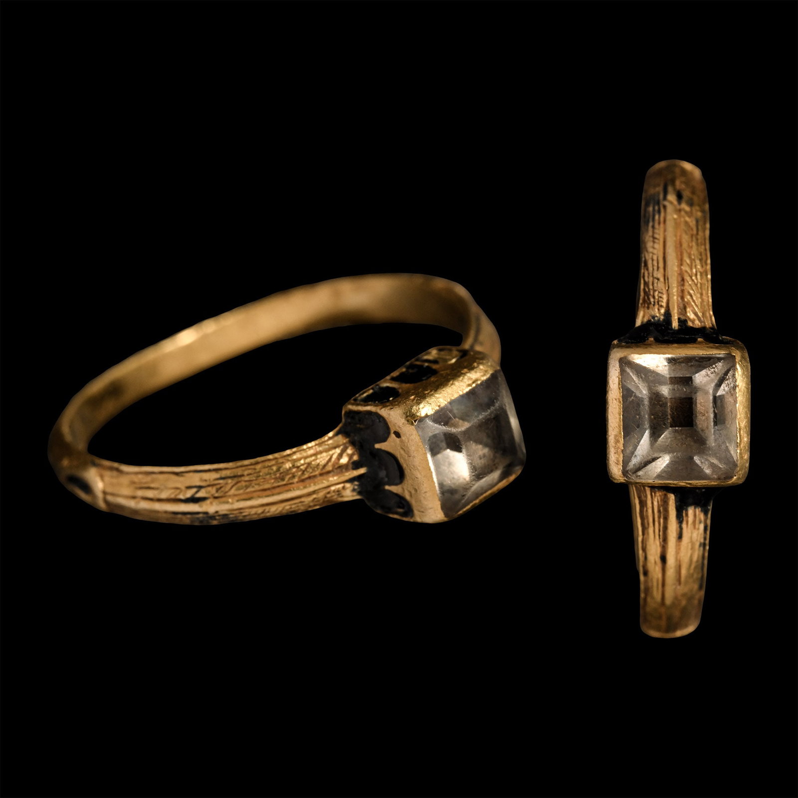 Post Medieval Enamelled Gold Ring with Table-Cut Rock Crystal Gemstone (1 of 2)