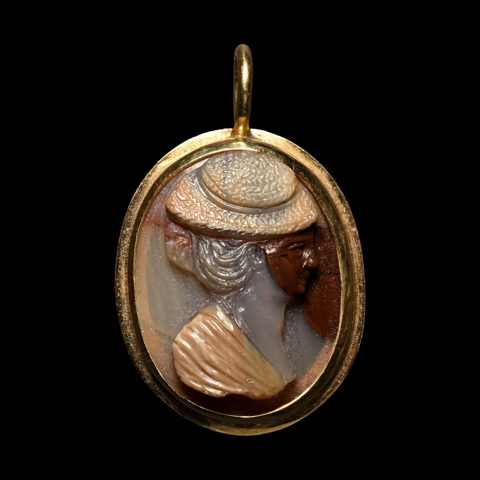 Post Medieval Agate Cameo of a Lady in Gold Pendant (1 of 1)