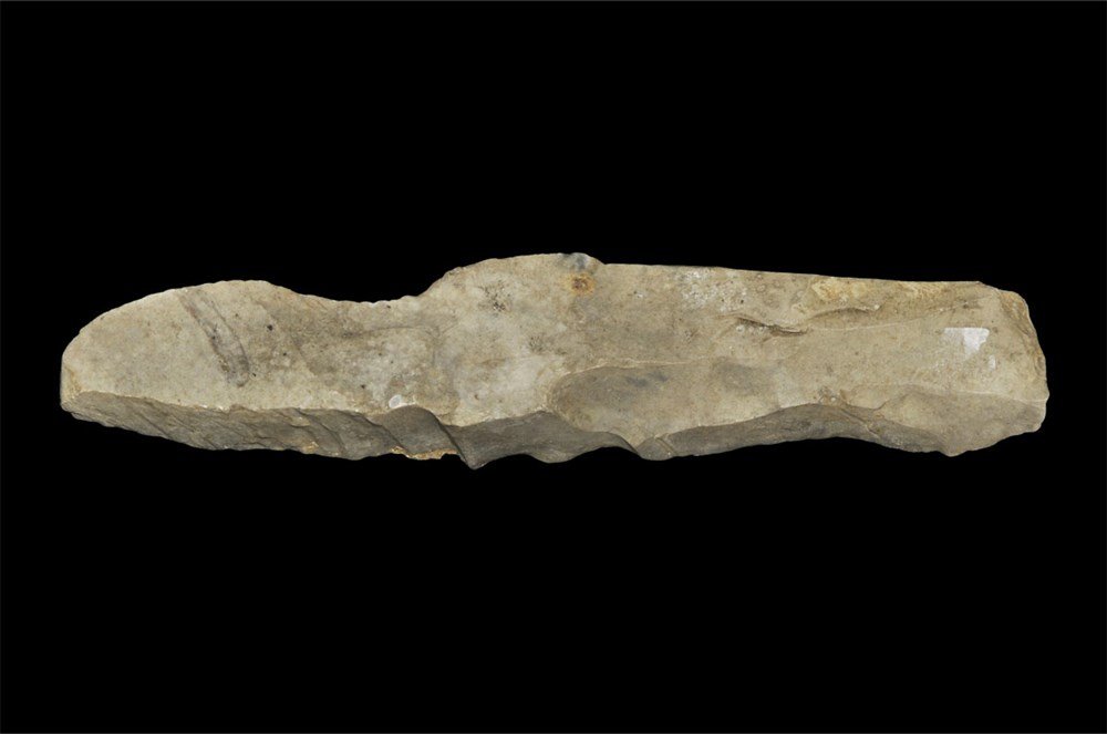 Stone Age Mesolithic Large Flint Blade: 9000-4000 BC. A long flint blade of triangular section, the striking platform and bulb of percussion present; in a coarse, pale grey flint; with inked findspot reference 'DARENTH WOOD KENT'. 156 grams