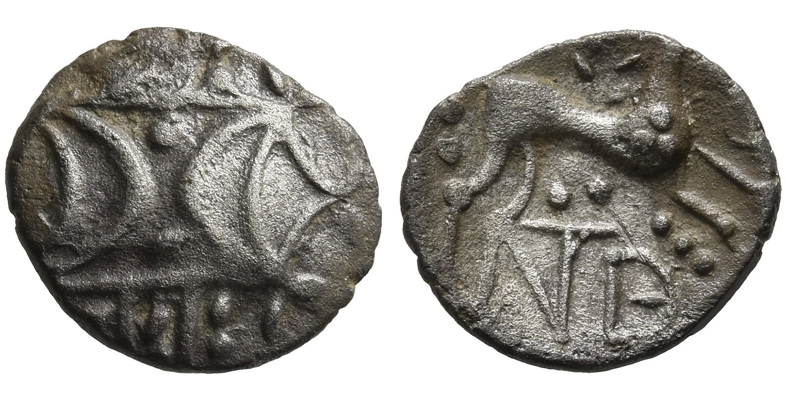 Celtic Britannia. Iceni, Anted AR Unit.: Circa AD 1-25. Icenian G type. Two opposed crescents with pellets between, superimposed upon band of three lines surrounded by two lines of pellets / Celticized horse to right, surrounded by pellets; 