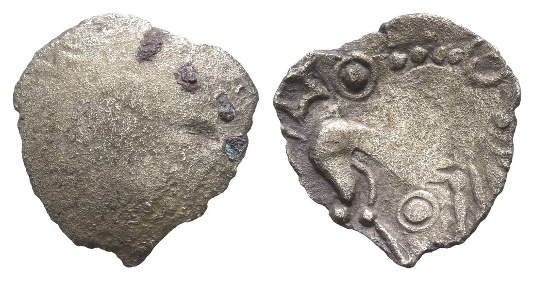 Celtic Britannia. Iceni AR Unit.: Mid-late 1st century BC. Possibly Mossop Proto Head type. Uninscribed issue. Blank / Horse to right, pellet-in-ring below, star above tail; diamond-shaped motif above with pellet in ring in each corne