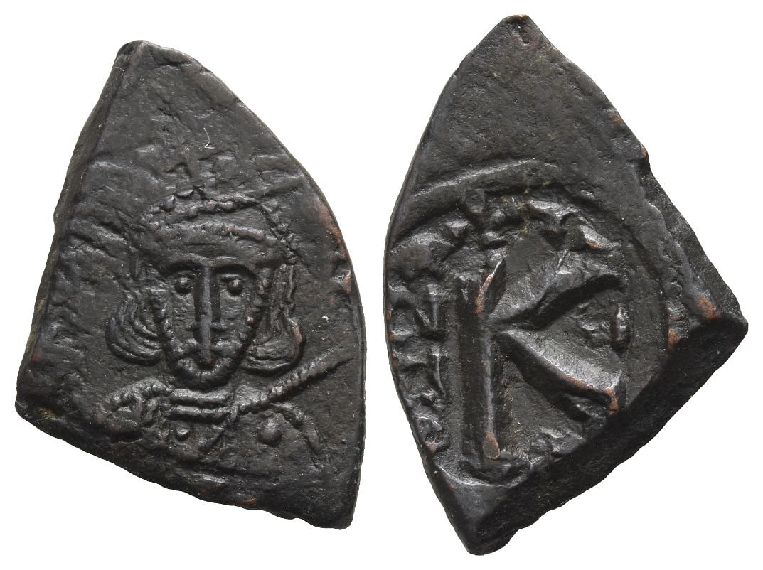 Tiberius III (Apsimar) AE 20 Nummi or Half Follis. (1 of 1)