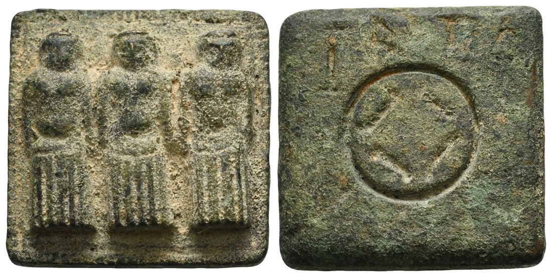 Uncertain AE Weight.: 1st-2nd millenium AD. Three standing figures / Central motif. 53.43gr, 34mm x 8mm. From the collection of a gentleman, acquired on the London art market in the 1990s. TimeLine Auctions follows a rigor