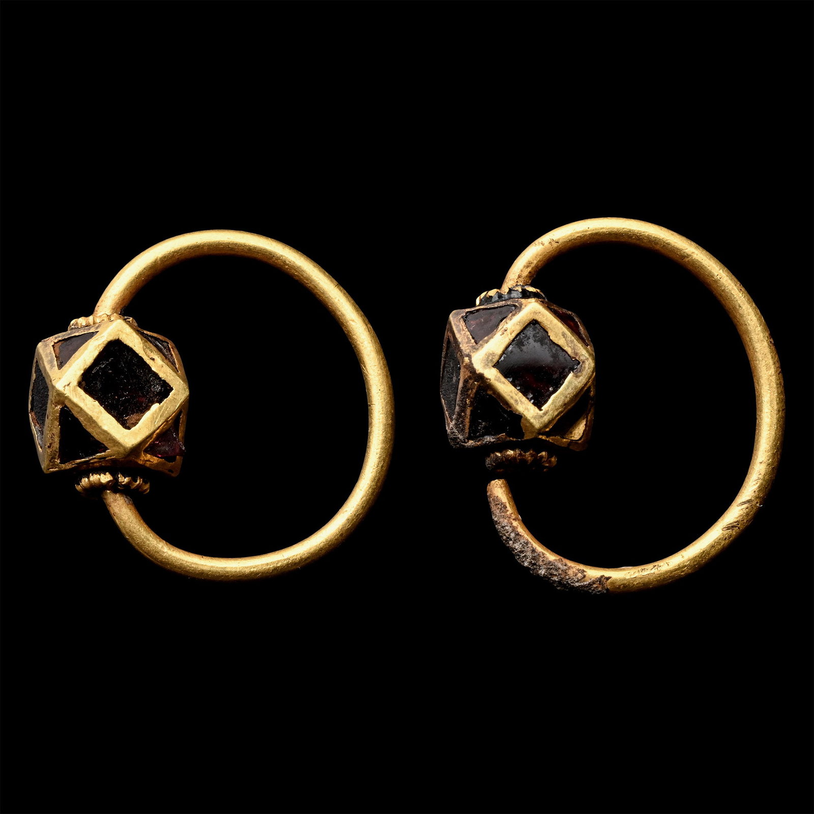 Merovingian Gold Earrings with Garnets (1 of 1)