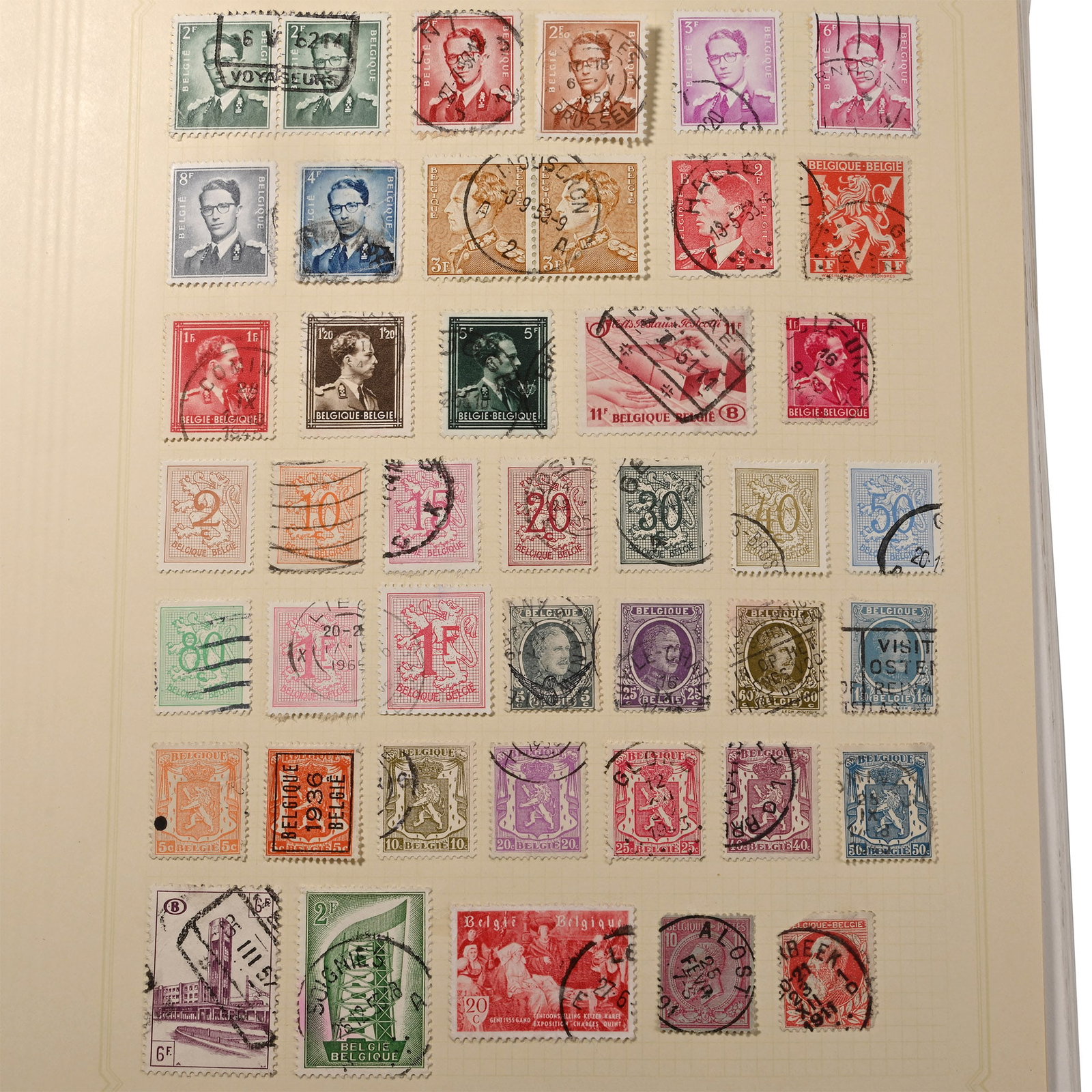 Loose Leaf Album of Great Britain, Commonwealth and World Stamps: 20th century A.D. Over 1,500 mint and used stamps on approximately 135 album pages. 1.58 kg total, 28.5 x 26 cm (11 1/4 x 10 1/4 in.). [1,400+, No Reserve] Property of an Essex, UK, gentleman. TimeLin