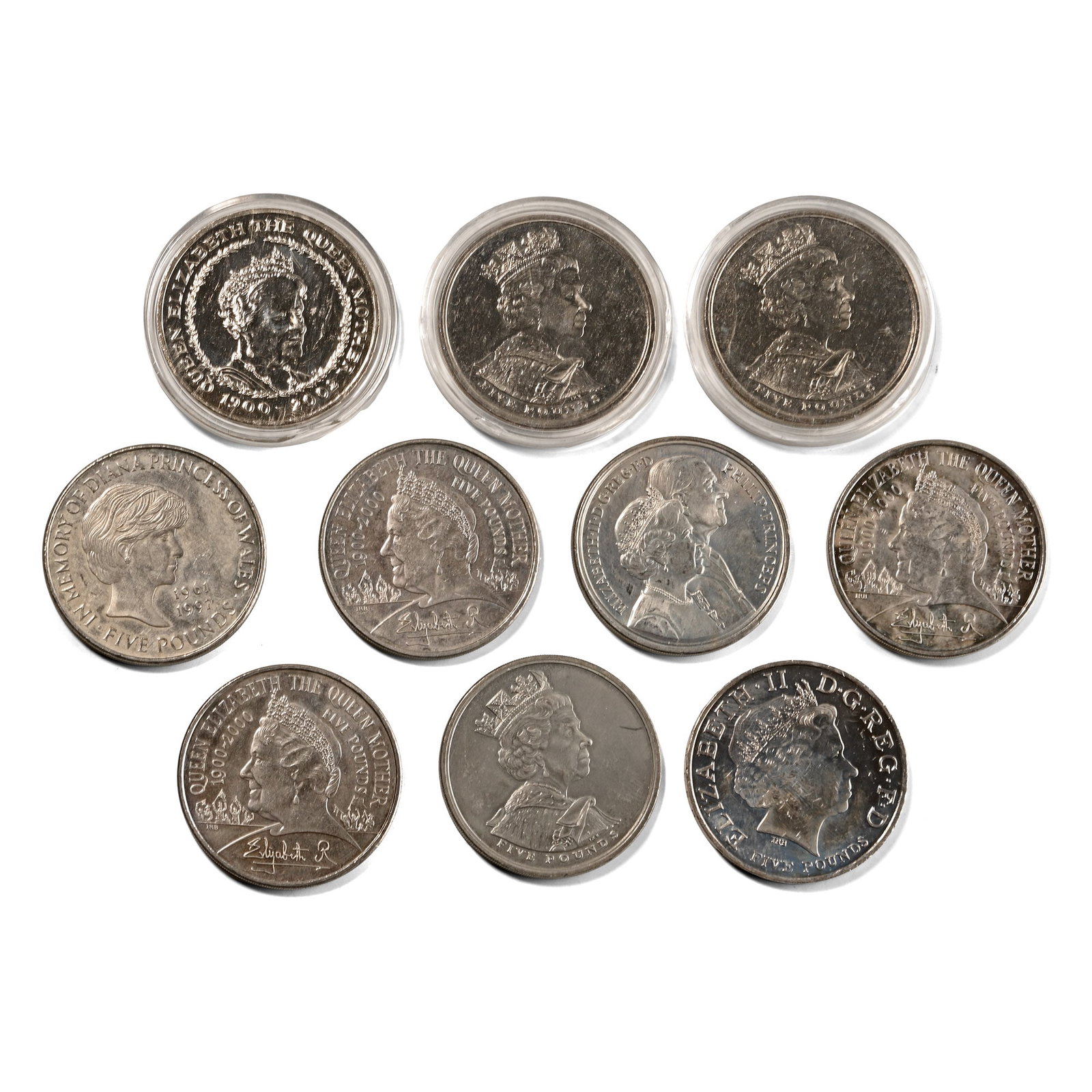 Great Britain. Group of Ten [10] Elizabethh II ?5 Coins.: 1997-2002. Comprising: Elizabeth II commemorative ?5 coins of various types. 306gr total, 38mm. Mostly UNC as shown. From the private collection of John Meredith, acquired since the 1990s; thence by d