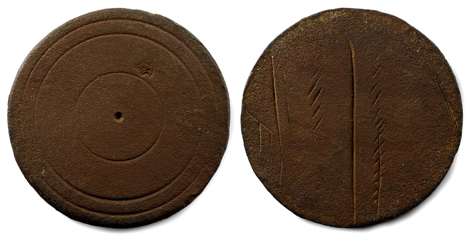 England. Henry VII or VIII AE Trade Weight.: 16th century AD. Central pellet within three linear circles, crown in field / Irregular engravings. 94gr, 66mm. Condition as seen. From a UK collection formed in the 1980s. Property of an Essex, UK, g