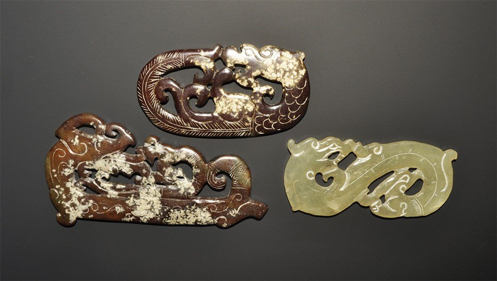 Chinese Style Serpentine Openwork Carved Plaque Group: A mixed group of undated archaistic flat-section openwork plaques formed as coiled serpentine dragons. 171 grams total, 9.5-13 cm (3 3/4 - 5"). From a central London collection; formed 1970-1980. [3, 